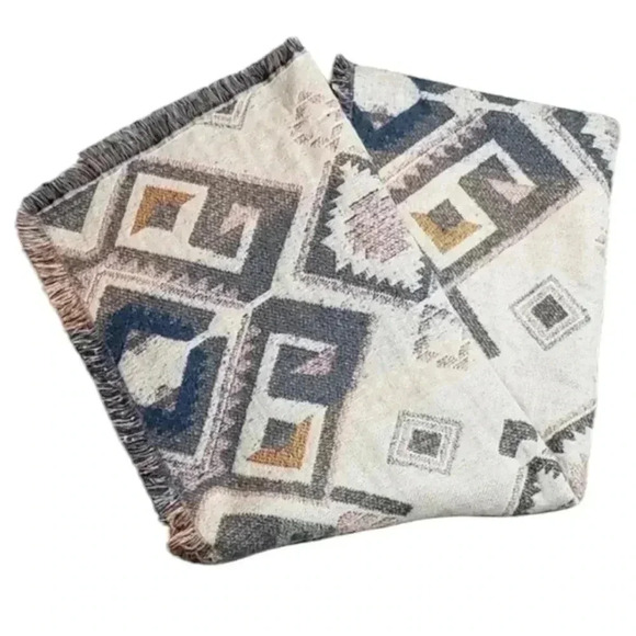 Accessories - THICK BLANKET SCARF